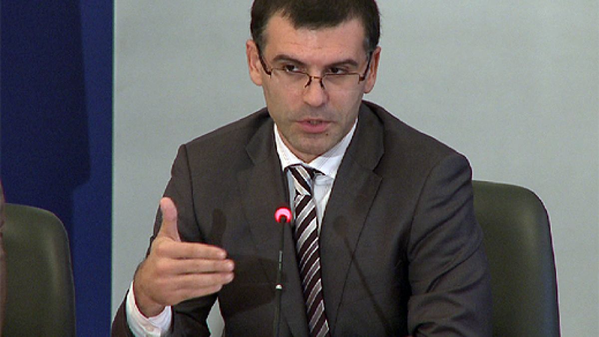 Министерство на финансите мести милиарди на тъмно