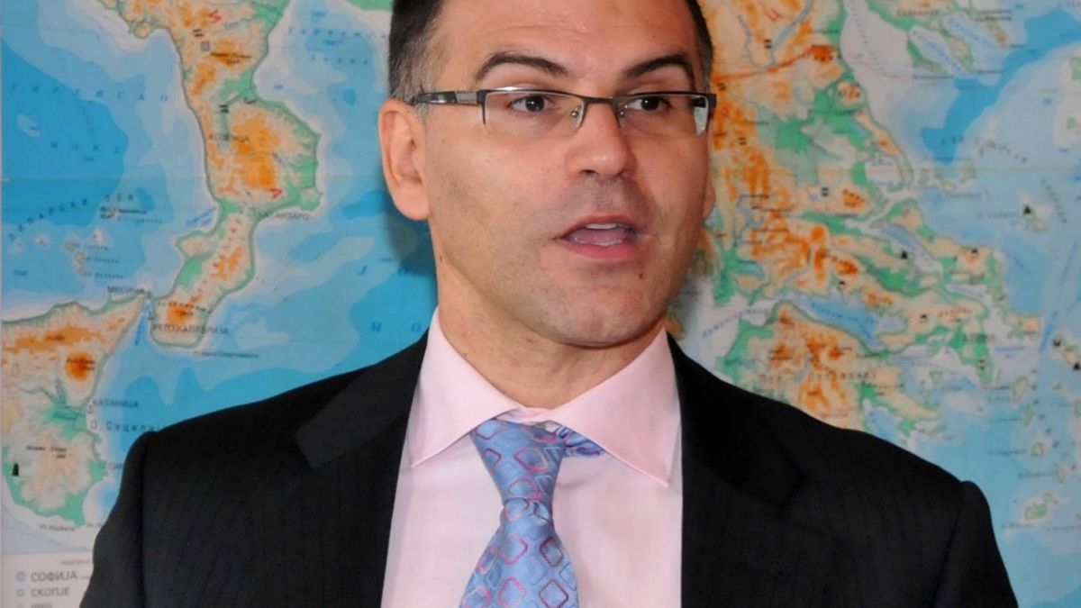 Дянков предложи отваряне на резерва срещу високите цени на горивата