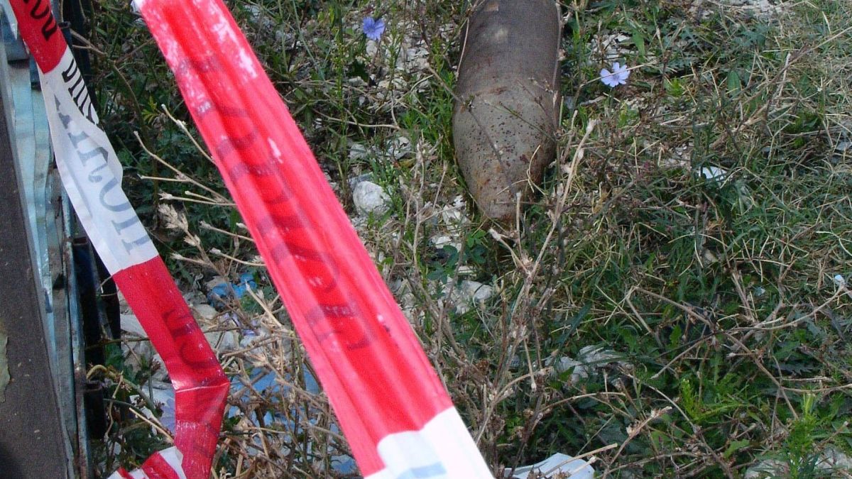 Мъж откри снаряд, докато орял нивата си