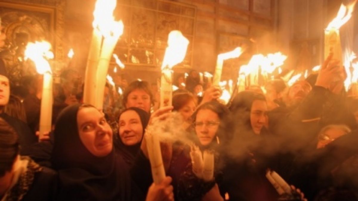 Благодатният огън слезе над Божи гроб