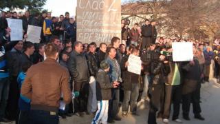 Децата от Брезница пак на училище след месец протести