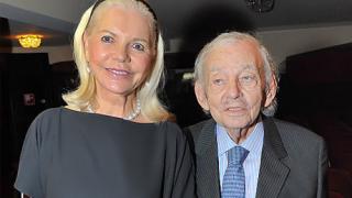 94-годишен милиардер се жени за пети път