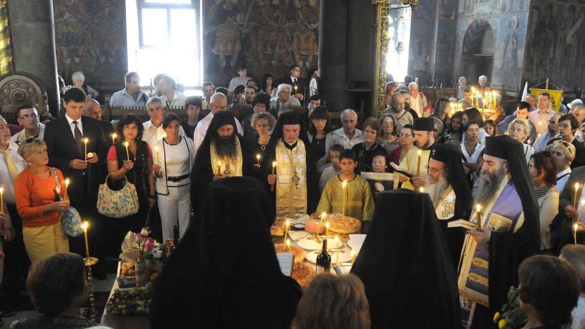 Свещениците масово емигрират