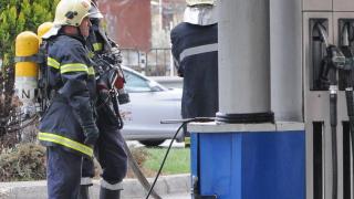 Кола с малко дете се взриви на бензиностанция