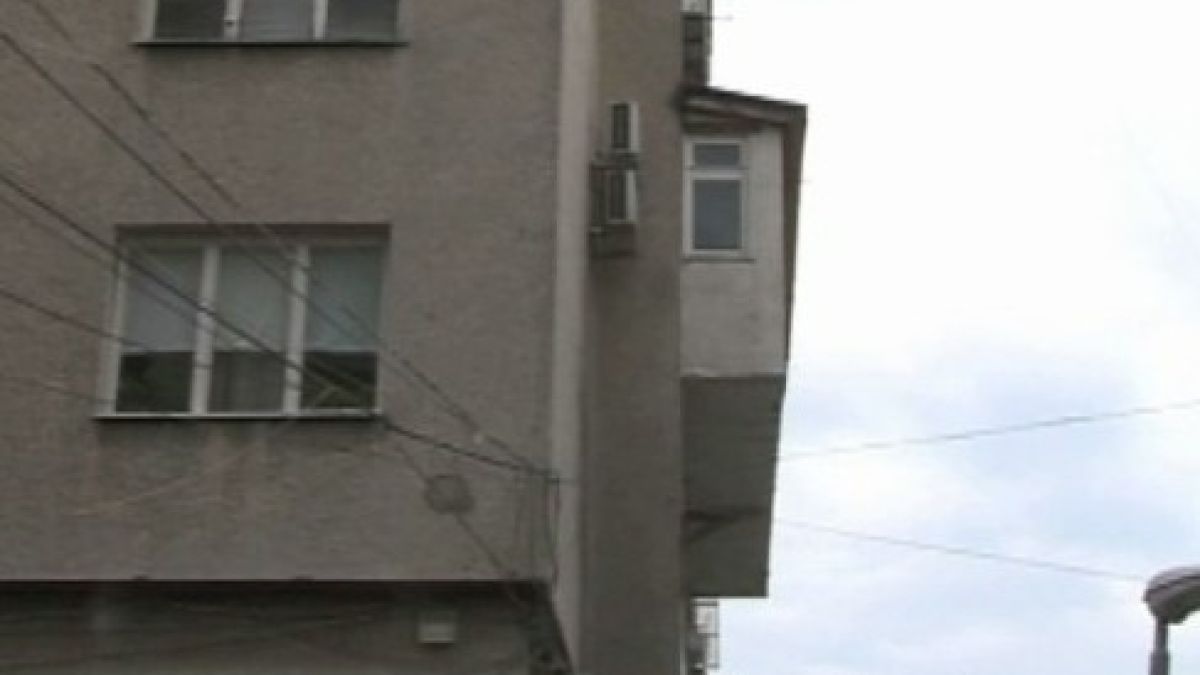 Варненец си разшири терасата, направи я на стая