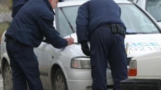 Спипаха рецидивист след среднощна гонка 
