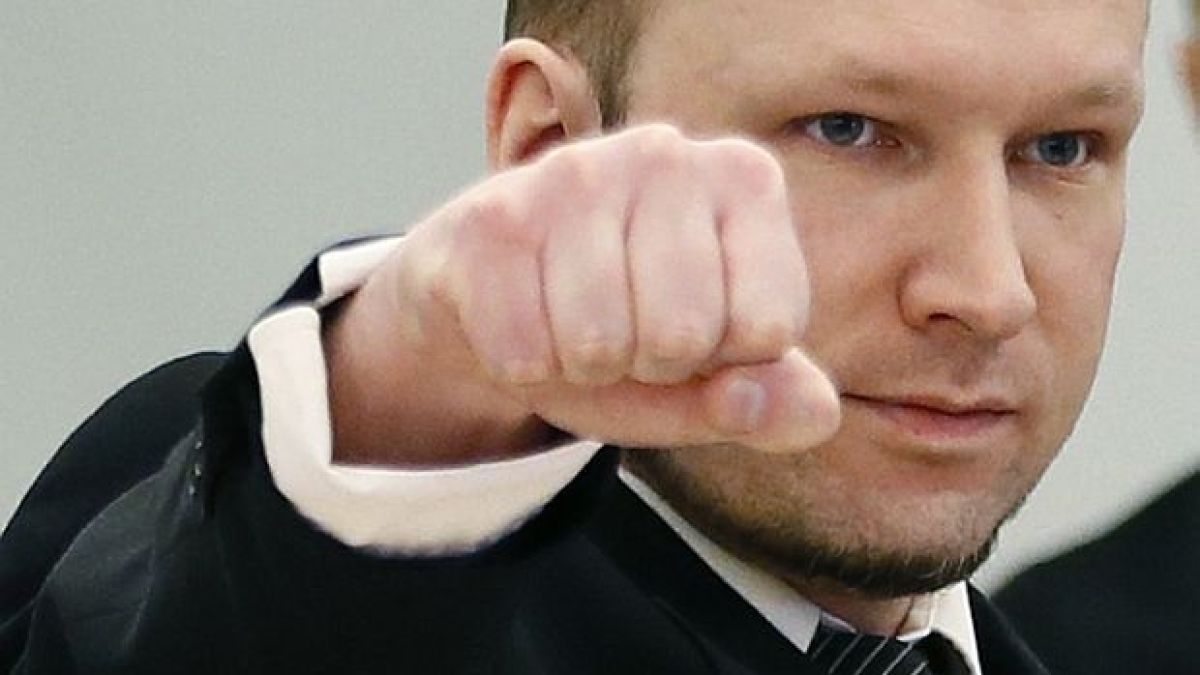 Брайвик се извини за „невинните жертви” в Осло