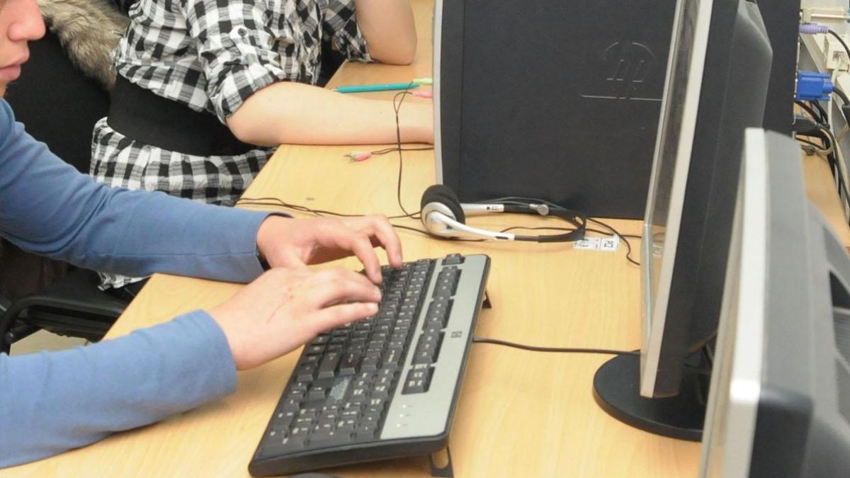Полицаи разтуриха интернет любов