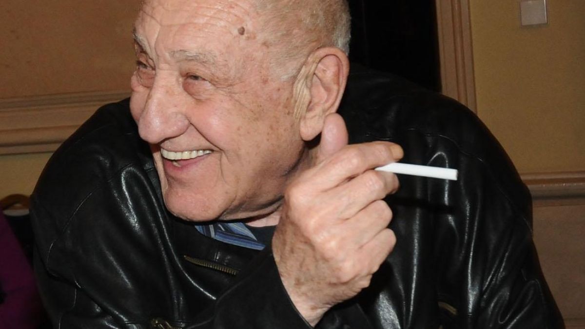 До завършването на гимназия Хачо е спал само с баба си 