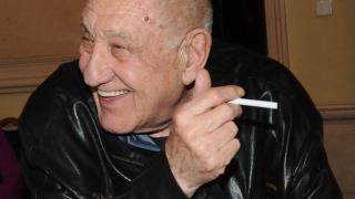 До завършването на гимназия Хачо е спал само с баба си 