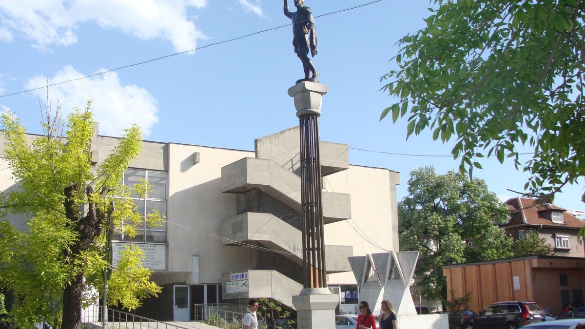 Монтираха паметника на Филип Македонски в Пловдив