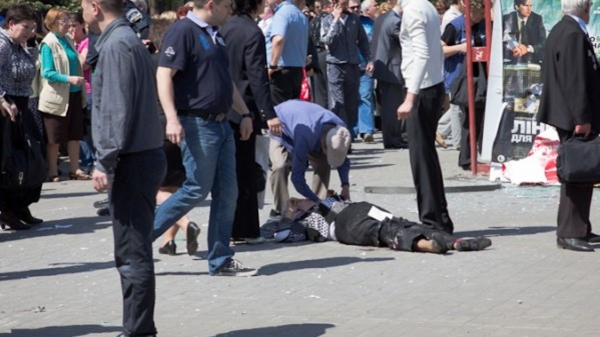 Първи загинал в Днепропетровск, армията плъзна из улиците
