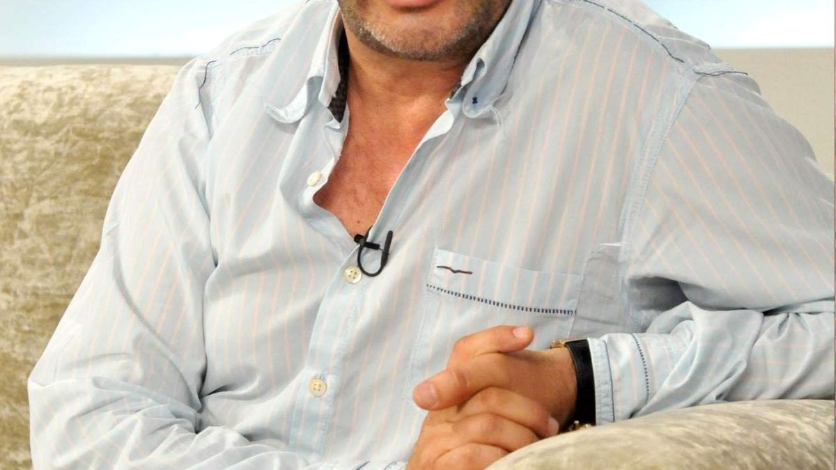 Владимир Каролев: Веселин Маринов трябва да е много тъп, за да мисли, че му вярват за химна на МВР