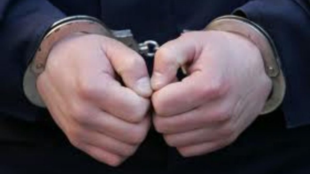 Задържаха надзирател, дилър на дрога 