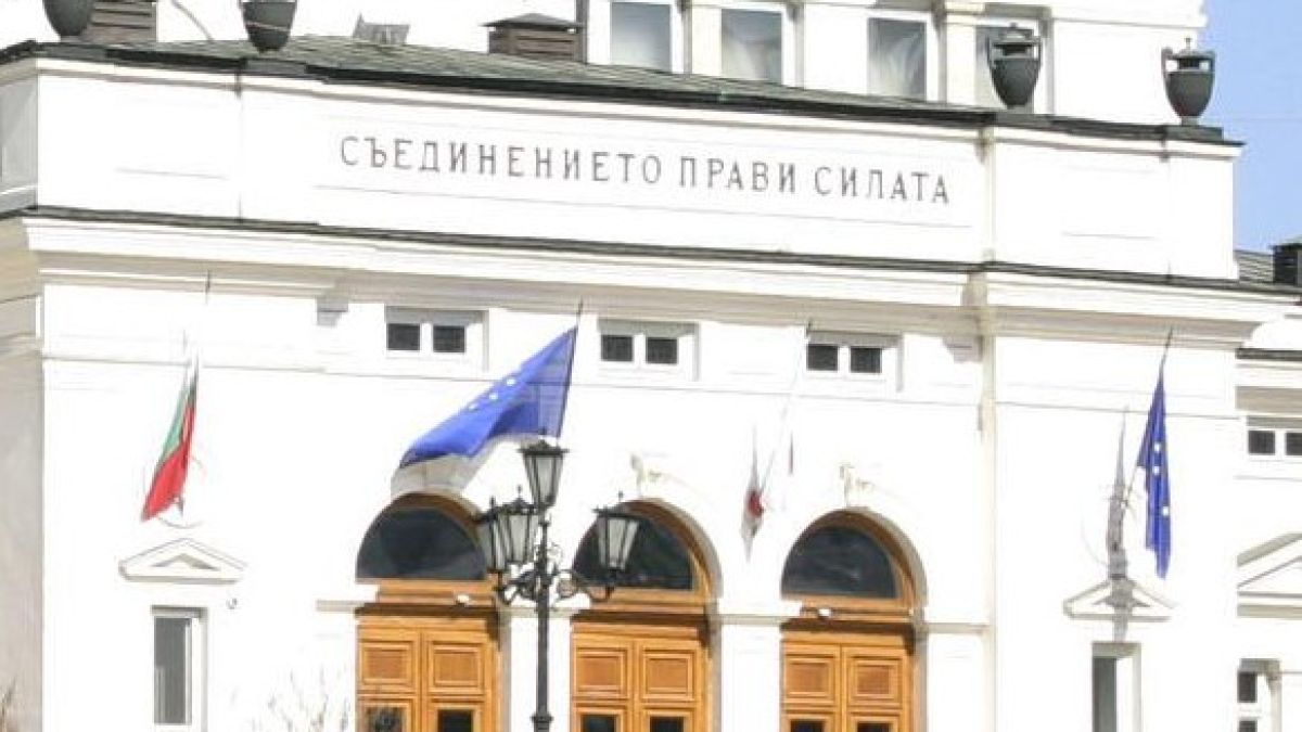Парламентът ще работи денонощно 