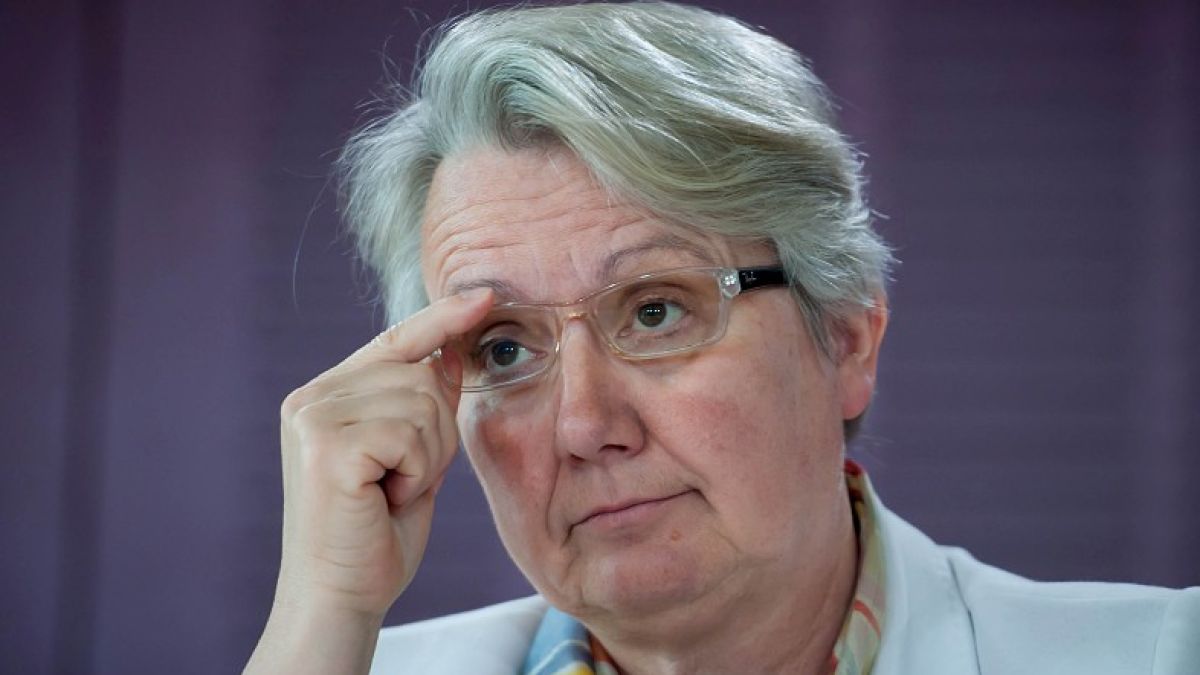 Скандал:Министърката на образованието в Германия уличена в плагиатство