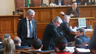 Проверяват любовници и пътувания в чужбина