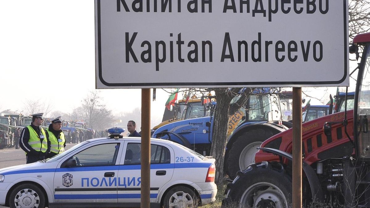 Спипаните с рушвет митничари: Намерихме парите в тоалетната