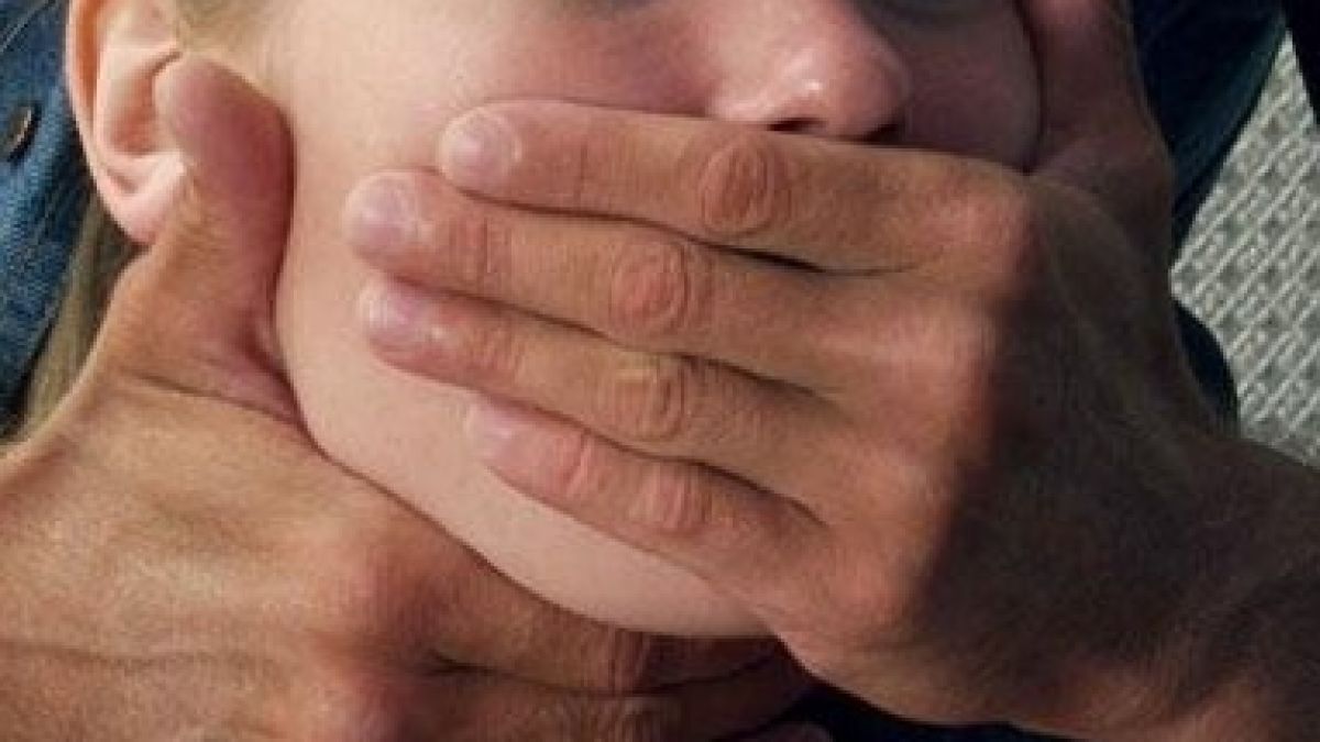 Баща изнасили дъщеря си в бунгало край Варна
