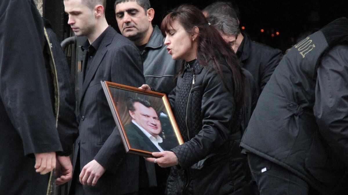 Няма да погребат Ева Михова в гробницата на съпруга й