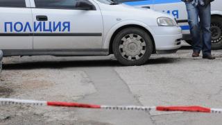 20-годишен смаза с камък главата на съселянин