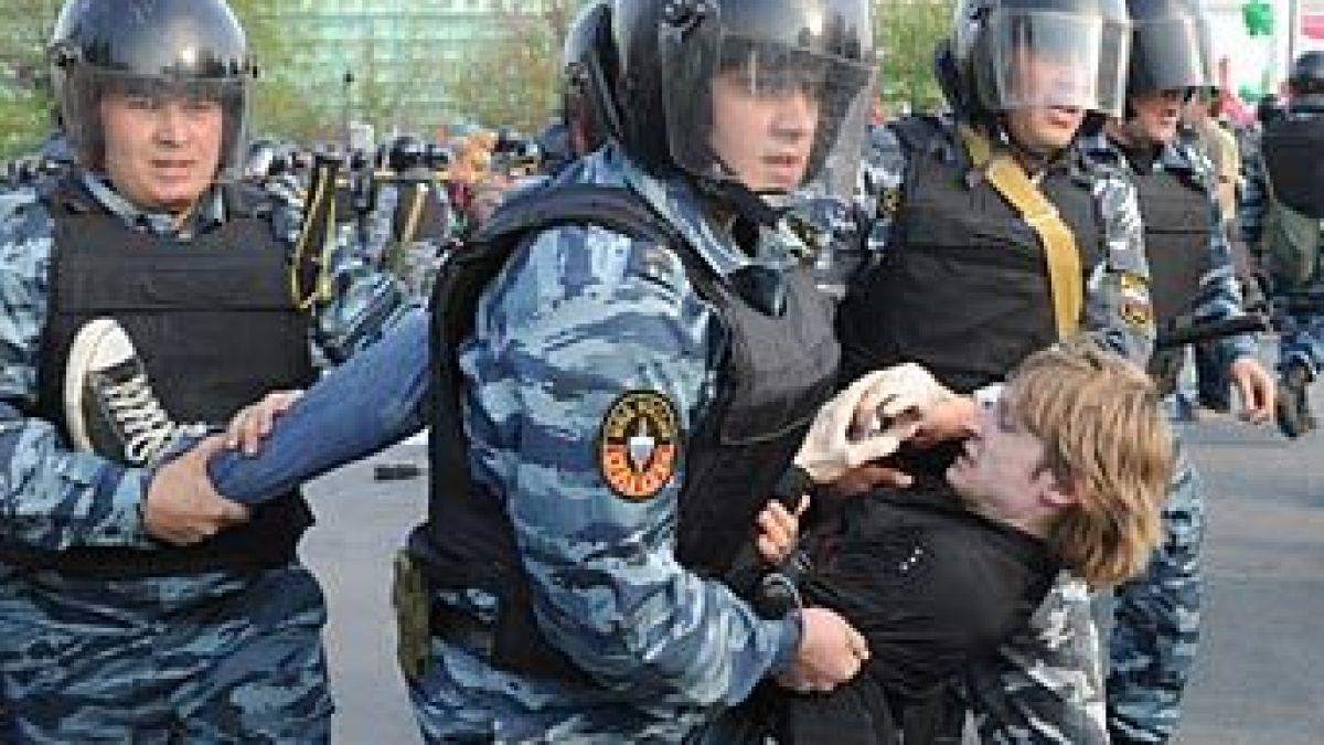 Стотина задържани в Москва са получили “честитки”  за армията