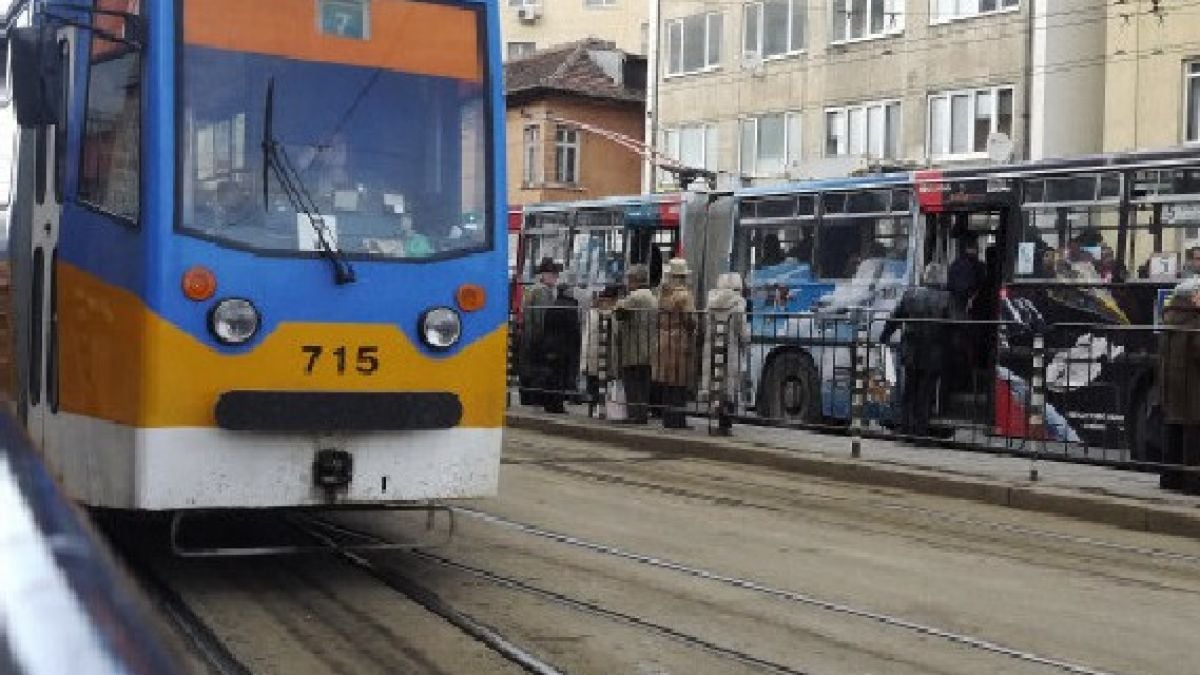 В градския транспорт глобяват само българите 
