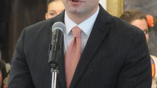 Министър чете лекция в църква