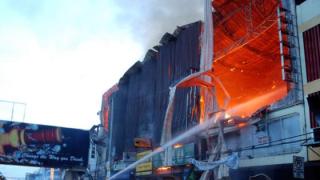 Пожар във филипински мол уби 17 жени 