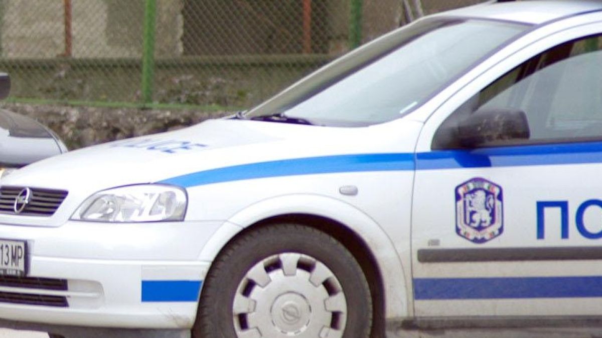 Маскирани тийнейджъри обраха магазин с пластмасов пистолет в Кърджали