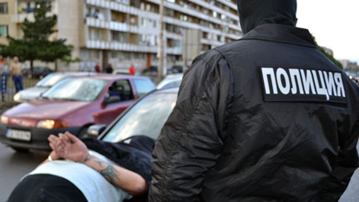 Закопчаха лекар и адвокат от Габрово, мамили катастрофирали