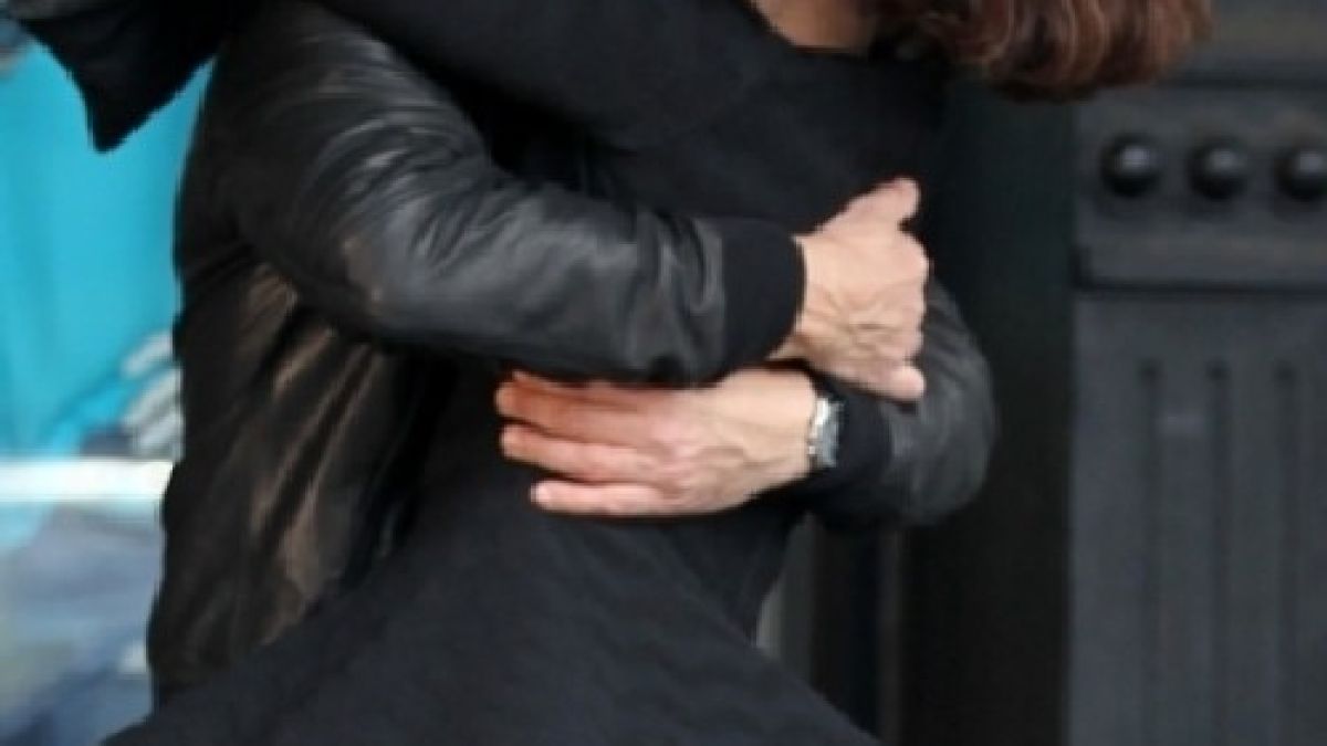 Мила Йовович лъсна по дупе
