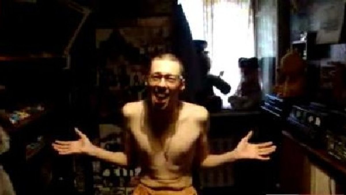 Майка държи сина си затворен 33 години в стая от 10 квадрата (ВИДЕО)