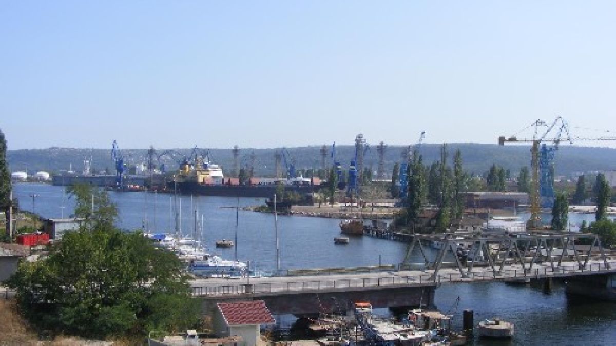 Охранител блудства с англичанка под Аспаруховия мост