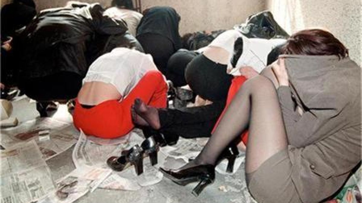 Пазарджишки сводници с изтезания и изнасилвания заставят девойки да проституират  