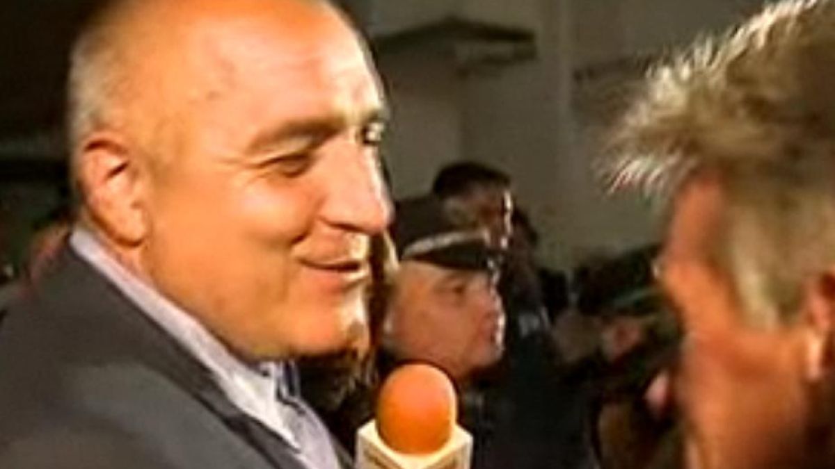 Бойко Борисов към наквасен перничанин: Взел си малко упойка, май!