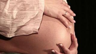 Родените с цезарово сечение надебеляват 