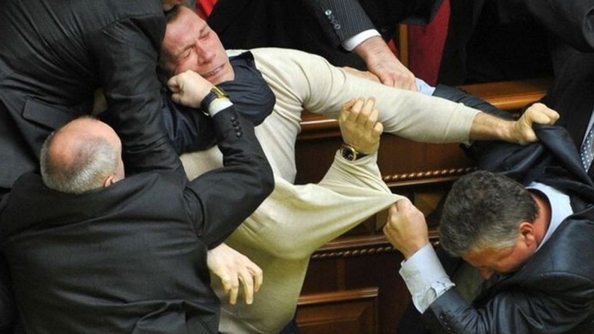 Пребиха депутат в украинския парламент