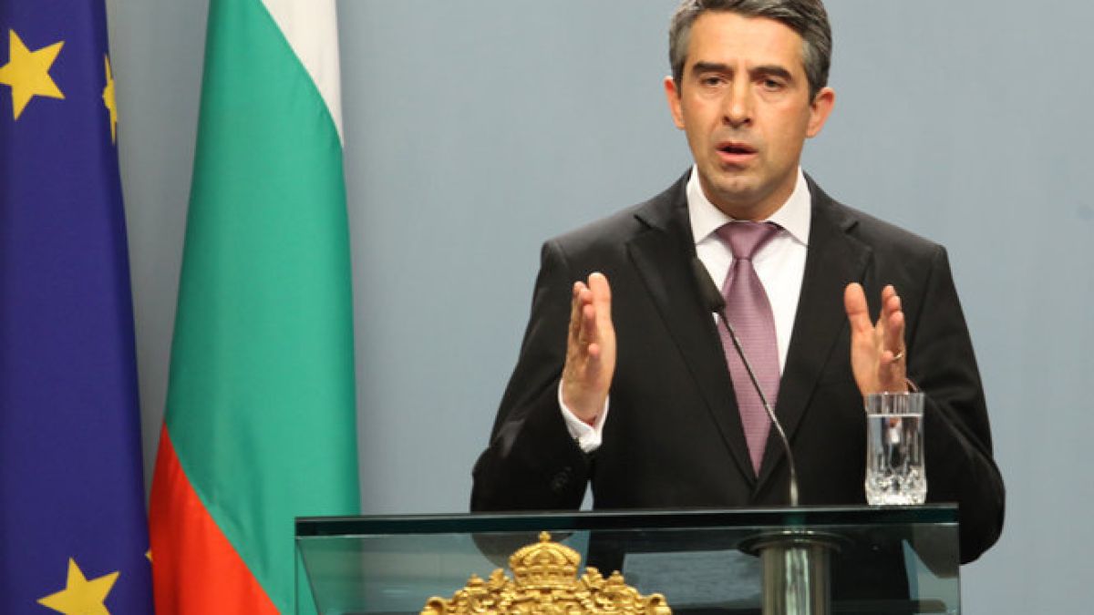 Плевнелиев и Марио Монти стиснаха ръце