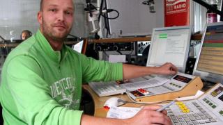 Арестуваха радиоводещ изнасилвал момиченца 