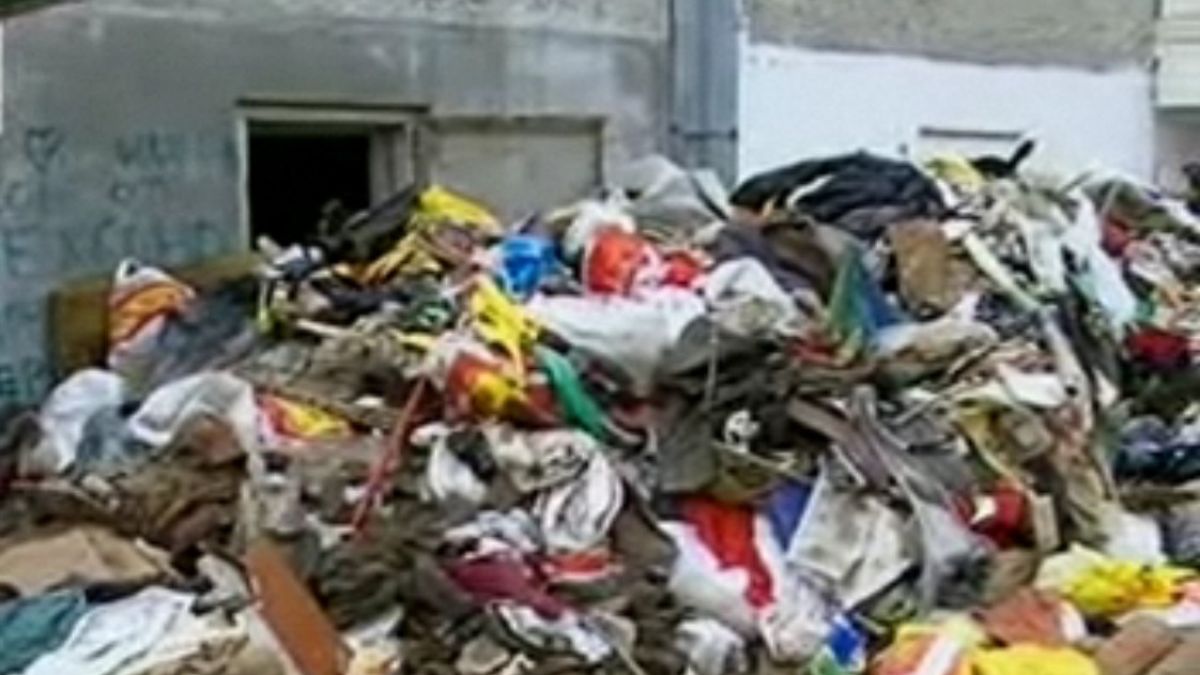 Изхвърлиха 4 камиона боклук от апартамент