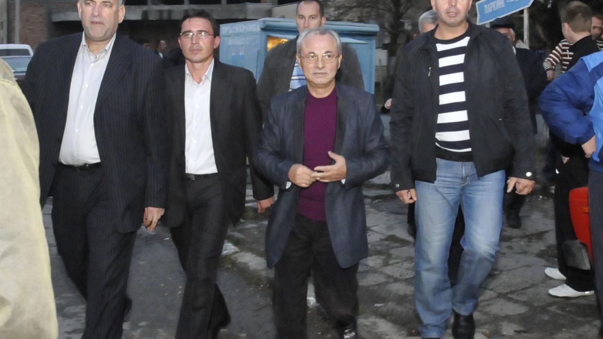 Депутати умуват да дадат ли Ахмед Доган на съд