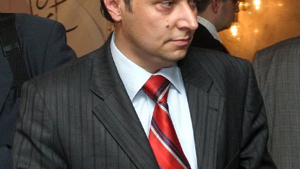 Яне Янев въстановява парламентарната си група