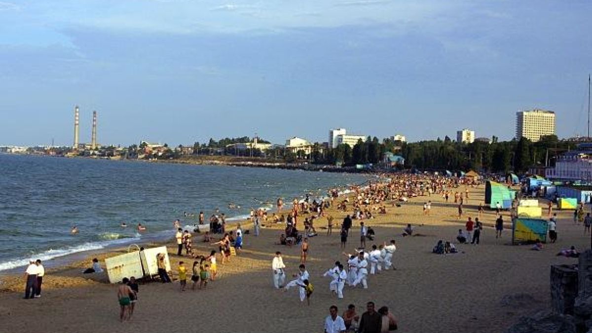Гнусотията по морето! Чернокожите викачите на заведенията криели в задните си части…