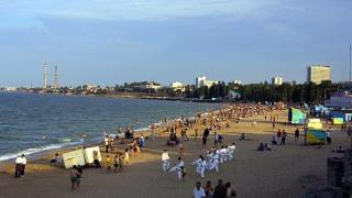 Гнусотията по морето! Чернокожите викачите на заведенията криели в задните си части…