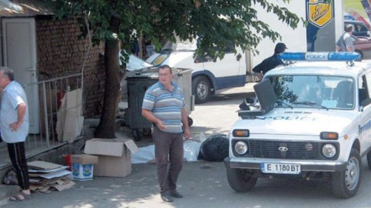 64-годишен благоевградчанин тръгна да гази полицаи с мотопеда си, а накрая... 