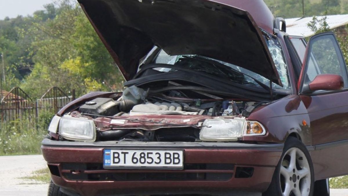 Четирима души са загинали в катастрофи 