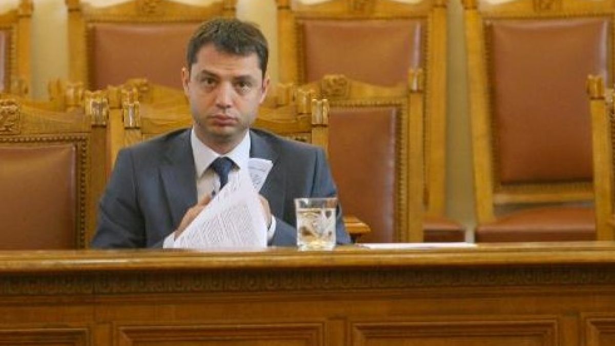 Печатна грешка вдигнала цената на тока 