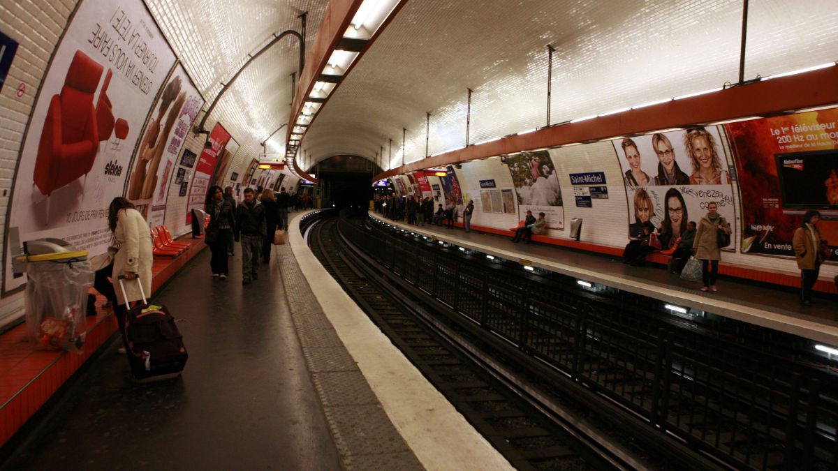 100 билборда в Парижкото метро рекламират България
