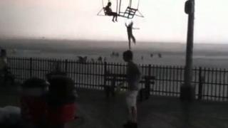 Шок! Тийнейджърка скочи от лифт, за да се спаси от мълния (СНИМКИ/ВИДЕО)